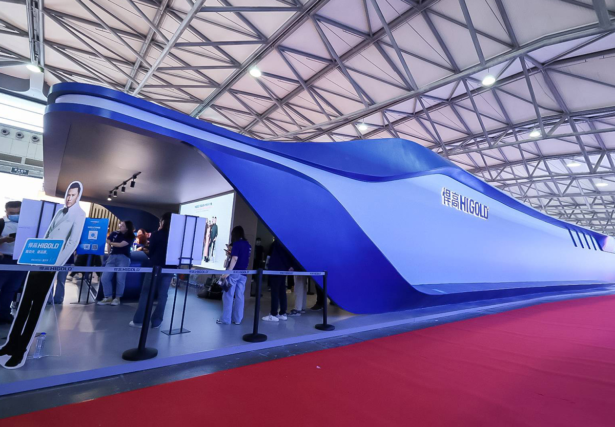 前卫、时尚、未来感十足的球盟会航母登陆第27届上海厨卫展，人气超强