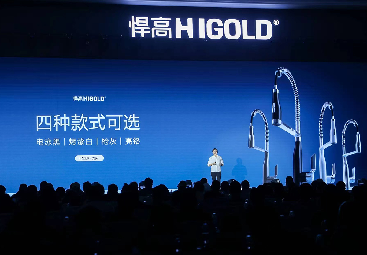 今天，球盟会千人发布会燃爆魔都，各类新品首发持续狂飙