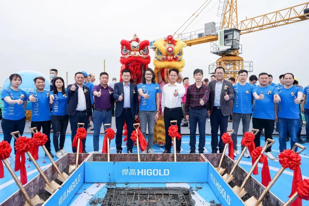 见证传奇诞生时刻丨球盟会集团星际总部大楼顺利平顶